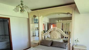 2 bedrooms, iron/ironing board, WiFi (free), bed sheets