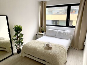 2 chambres, fer et planche à repasser, Wi-Fi, draps fournis