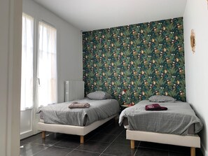 2 chambres, fer et planche à repasser, Wi-Fi, draps fournis