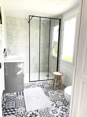 Towels, toilet paper - Cottage Avec Jacuzzi à 5 Minutes de la mer (Saint-Quentin-la-Motte-Croix-au-Bailly)