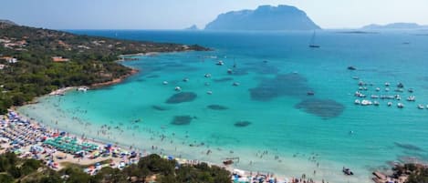 Una spiaggia nelle vicinanze