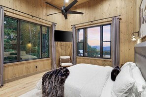 4 habitaciones, tabla de planchar con plancha, wifi y ropa de cama 