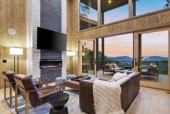 Smart-TV, Kamin, Tischtennisplatte