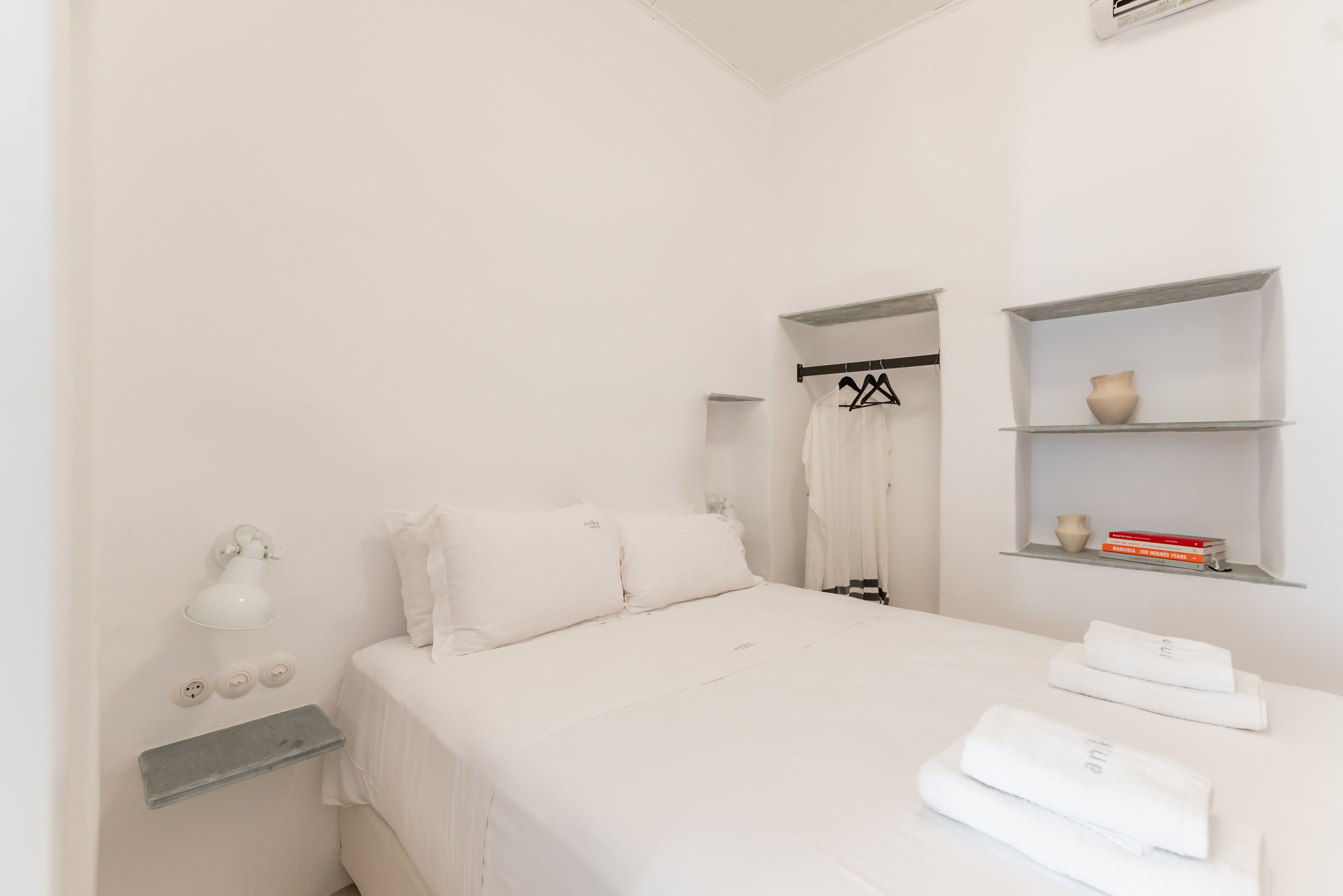 Premium bedding, in-room safe, desk, laptop workspace