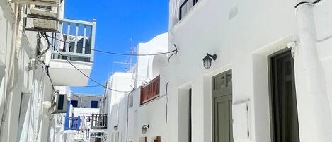 1 bedroom, premium bedding, in-room safe, desk