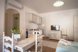 Apartment, 2 Schlafzimmer, Balkon | Speisen
