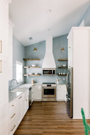 Fridge, microwave, oven, stovetop - Kamp GEM Awaits! A beautiful lakefront retreat on “Georgia’s Freshwater Coast." (Appling)