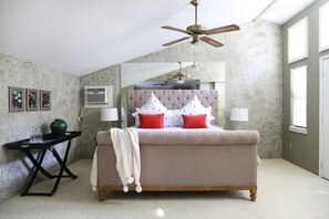 3 bedrooms, in-room safe, iron/ironing board, travel cot