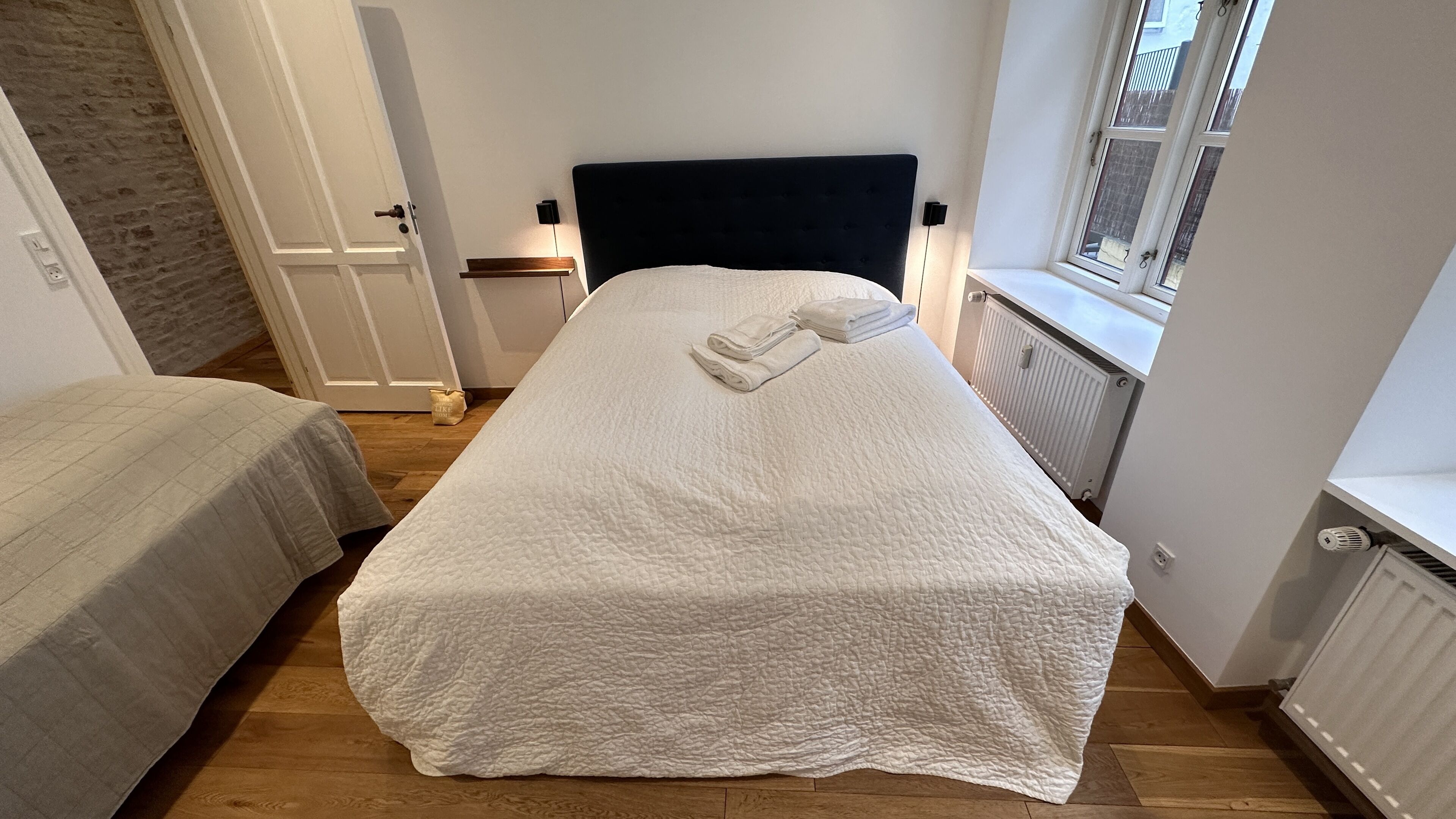 5 bedrooms, iron/ironing board, WiFi, bed sheets