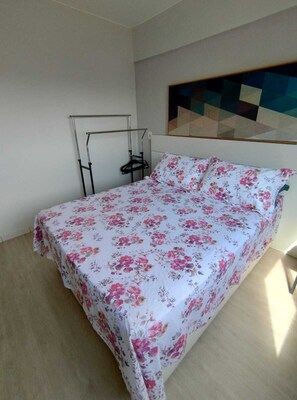 2 makuuhuonetta, silitysrauta/-lauta, Wi-Fi, vuodevaatteet