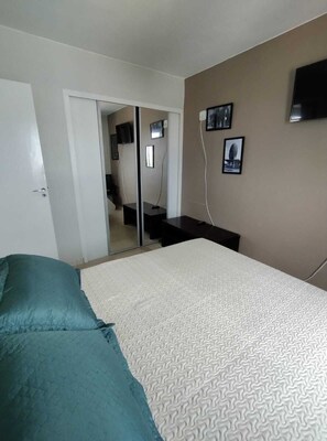 2 bedrooms, iron/ironing board, WiFi, bed sheets - Two bedrooms and two garages in Águas Claras (Brasília)