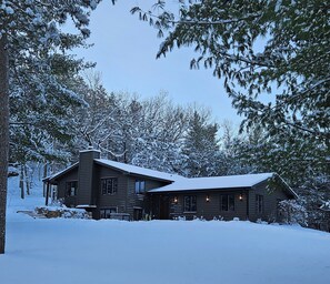 Exterior - Cabin with hot tub, heated swimming pool and acres of backyard hiking  (Adams)