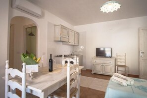 Apartment, 2 Schlafzimmer, Balkon | Speisen