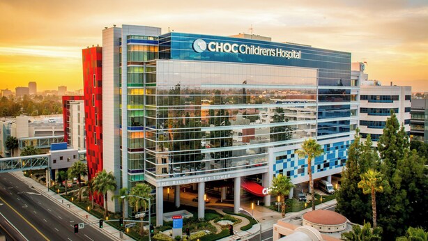A modern building with a glass facade, labeled "CHOC Children's Hospital" and "The Bill Holmes Tower". - ☞Kid Paradise☞5miles->Disneyland☞1 Parking☞W/D☞AC (Santa Ana)