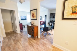 Interior - Spacious 3 Bedroom Apartment in Heart of Niagara (Thorold)