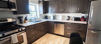 Spacious 3 Bedroom Apartment in Heart of Niagara