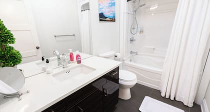 Spacious 3 Bedroom Apartment in Heart of Niagara