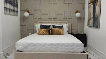 2 Schlafzimmer, Schreibtisch, Bügeleisen/Bügelbrett, Reisekinderbett