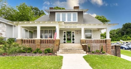 McCauley House C | Relax in Luxurious Finishes
