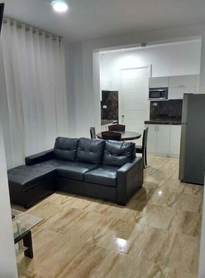 3B European Style furnish apartment!
