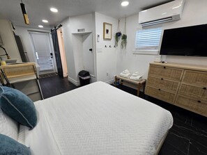 1 bedroom, desk, iron/ironing board, free WiFi
