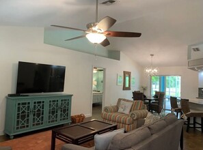 Smart TV - Come Get Away in the Tiki Del Sol Home! (Cape Coral)