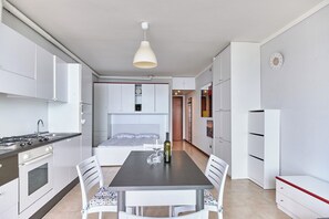 Fridge, oven, stovetop, coffee/tea maker - Lydie apt. exclusive holigarda (Desenzano del Garda)