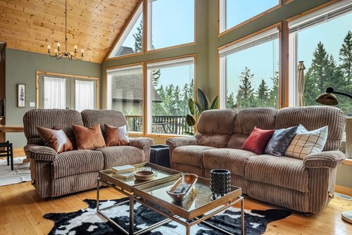 Cedar & Sage | Hot Tub | A-Frame | Family Friendly