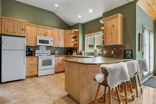 Cedar & Sage | Hot Tub | A-Frame | Family Friendly