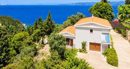 Villa Ariadne - Five Bedroom Villa, Sleeps 10