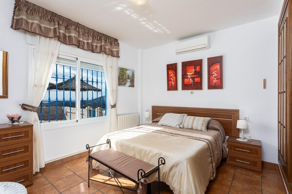 3 dormitorios, tabla de planchar con plancha, wifi y ropa de cama