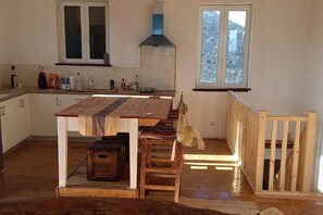 KylskÄp, mikrovÄgsugn, ugn och spishÀll