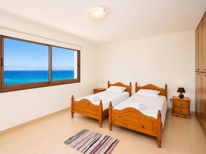 5 chambres, fer et planche à repasser, Wi-Fi, draps fournis