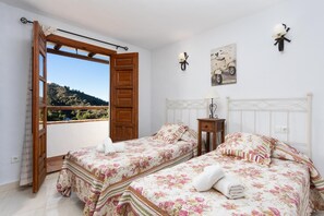 2 bedrooms, iron/ironing board, WiFi, bed sheets - Villa Flower - Two Bedroom Villa, Sleeps 4 (Cómpeta)