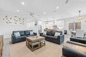 Casa, 5 camere da letto, piscina privata | Area soggiorno | Smart TV 70 pollici con canali digitali, Netflix, Hulu