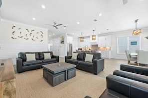 House, 5 Bedrooms, Private Pool | Living area