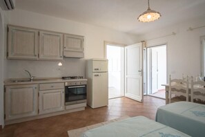 Appartement, 2 chambres, balcon | Restauration