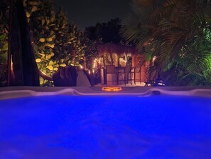 Outdoor spa tub - House with Patio, Caribbean Hot-tub & Tiki Bar. Pet friendly. No cleaning charge (Punta Gorda)