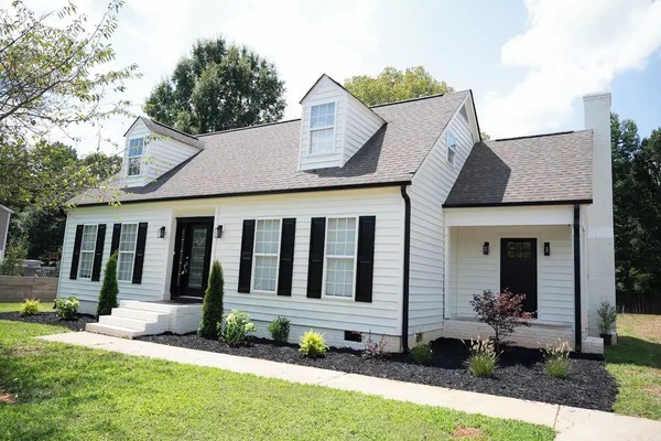Entrance - front of the house - door
