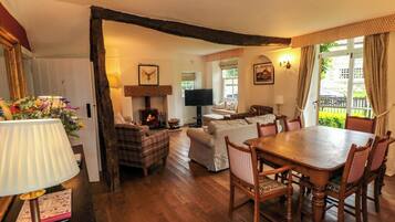 Cottage | Living area