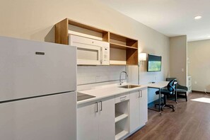Standard Studio, 2 Queen Beds, Non Smoking, Refrigerator & Microwave | Private kitchen | Fridge, microwave, stovetop - Extended Stay America Premier Suites - Reno - Sparks (Sparks)