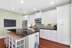 House | Private kitchen | Full-size fridge, microwave, oven, stovetop