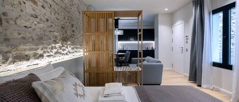 Iron/ironing board, free WiFi, bed sheets