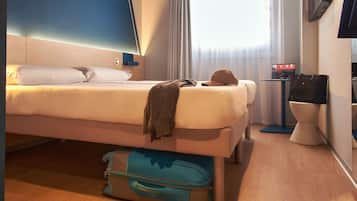 Habitación estándar, 2 camas individuales | Cortinas blackout, insonorización, wifi gratis y ropa de cama