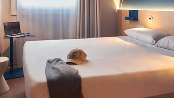Standaard kamer, 2 eenpersoonsbedden | Verduisterende gordijnen, geluiddichte muren, gratis wifi, beddengoed