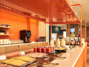 Daily continental breakfast (EUR 6.50 per person)