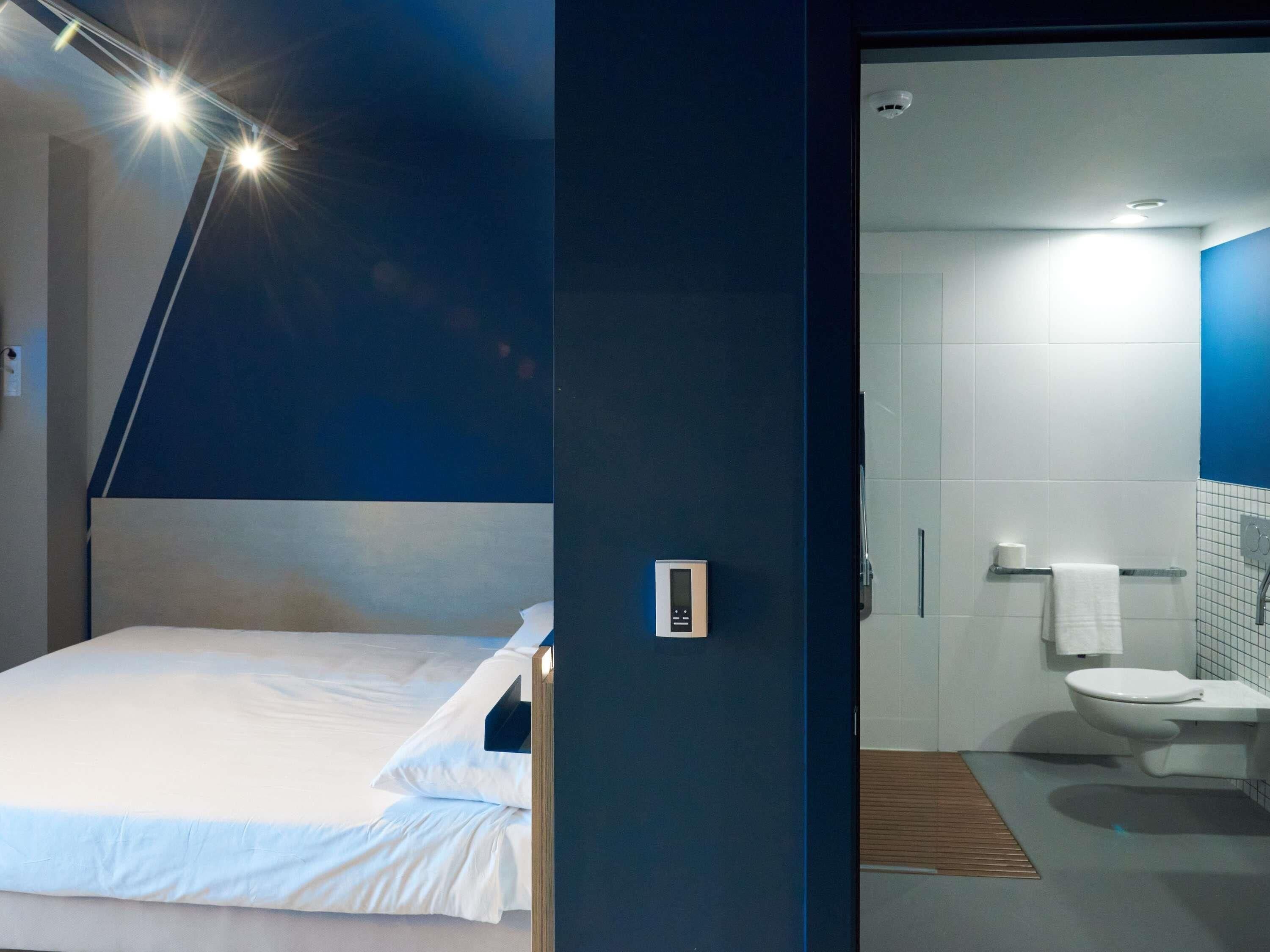 ห้องสแตนดาร์ด (double bed and extra bed) | ผ้าม่านกันแสง, ห้องเก็บเสียง, Wi-Fi ฟรี, ผ้าปูที่นอน