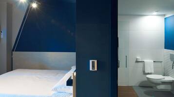 Standaard kamer (double bed and extra bed) | Verduisterende gordijnen, geluiddichte muren, gratis wifi, beddengoed