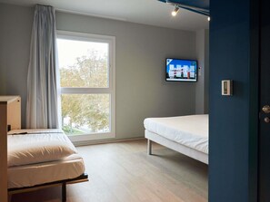 Habitación estándar (double bed and extra bed) | Cortinas blackout, insonorización, wifi gratis y ropa de cama 