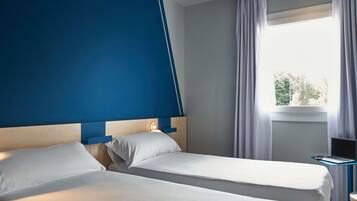 Standaard kamer, 2 eenpersoonsbedden | Verduisterende gordijnen, geluiddichte muren, gratis wifi, beddengoed